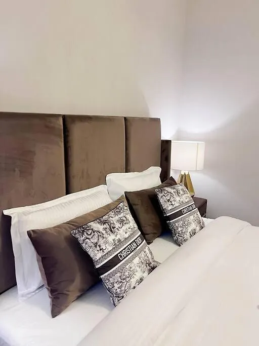 Magnificent 2 Bedroom With Stunning Burj Khalifa View Dubai Lejlighed
